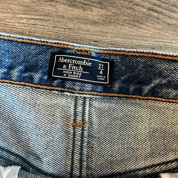 A&F 4” High Rise Mom Denim Short Size 27 - Picture 2 of 3